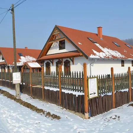 Postakocsi Vendeghaz Bed & Breakfast Notincs